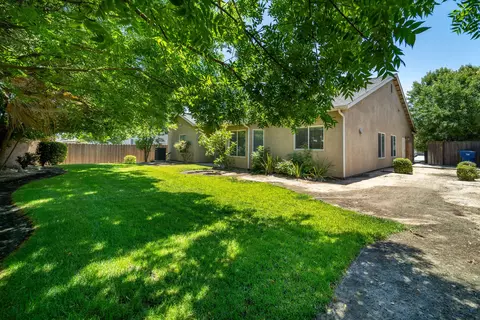 1066 Tranquility Cir, Lemoore, CA 93245 photo 21