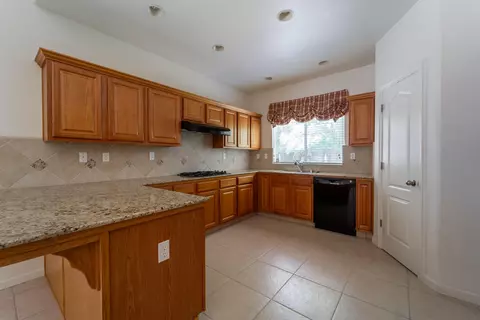 1066 Tranquility Cir, Lemoore, CA 93245 photo 10