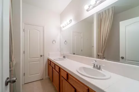 1066 Tranquility Cir, Lemoore, CA 93245 photo 19