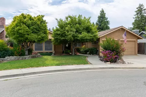 830 N Atwood Ct, Visalia, CA 93291