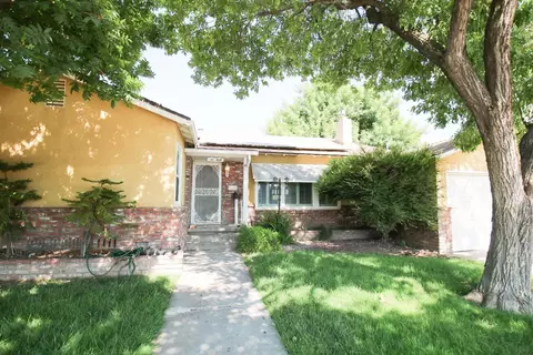 660 N Hollywood Dr, Reedley, CA 93654