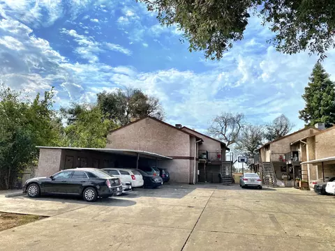 1443 E Douglas Ave, Visalia, CA 93292