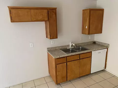 1443 E Douglas Ave, Visalia, CA 93292 photo 4