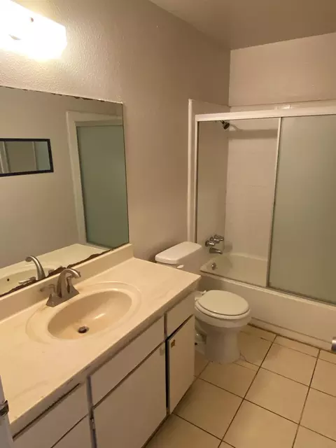 1443 E Douglas Ave, Visalia, CA 93292 photo 11