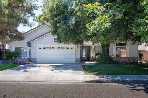 1611 W Lloyd Ave, Porterville, CA 93257