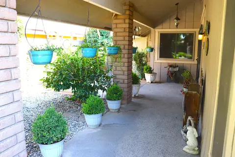 668 E Davis Dr, Dinuba, CA 93618 photo 9
