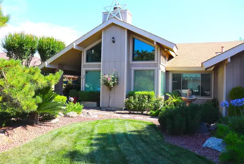 668 E Davis Dr, Dinuba, CA 93618 photo 5