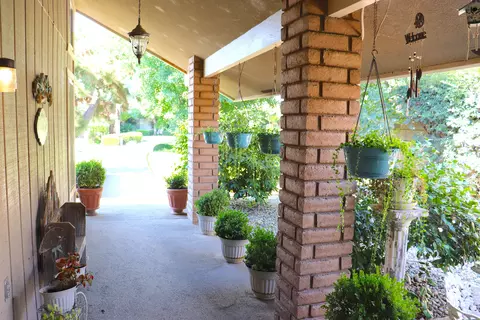 668 E Davis Dr, Dinuba, CA 93618 photo 13