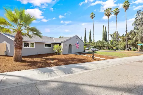 2741 W Evergreen Ct, Visalia, CA 93277