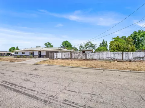1710 4th St, Sanger, CA 93657 photo 2