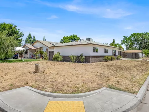 1710 4th St, Sanger, CA 93657 photo 3