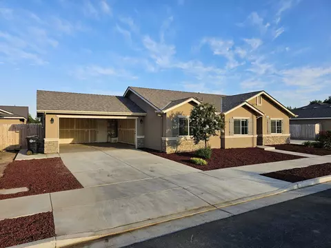 909 N Creekview St, Porterville, CA 93257