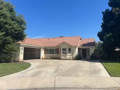 1876 W Orange Ave, Porterville, CA 93257