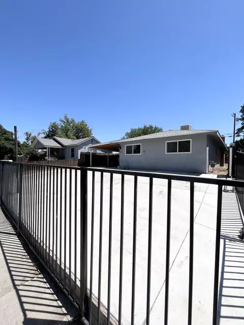 303 S Dearing Ave, Fresno, CA 93702