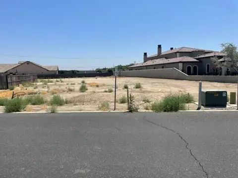 2012 Diamante Dr, Tulare, CA 93274