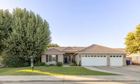 1886 W Orange Ave, Porterville, CA 93257