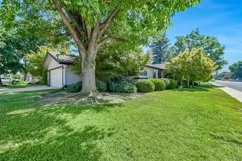 1920 E Paradise Ave, Visalia, CA 93292