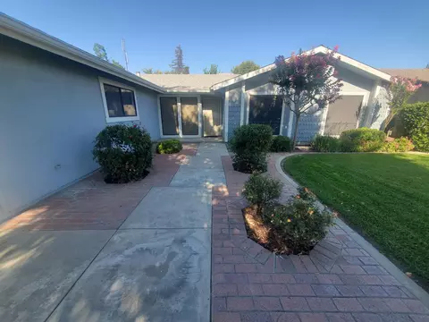 2328 S University St, Visalia, CA 93277