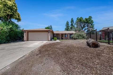 1836 W Lark Ave, Visalia, CA 93291