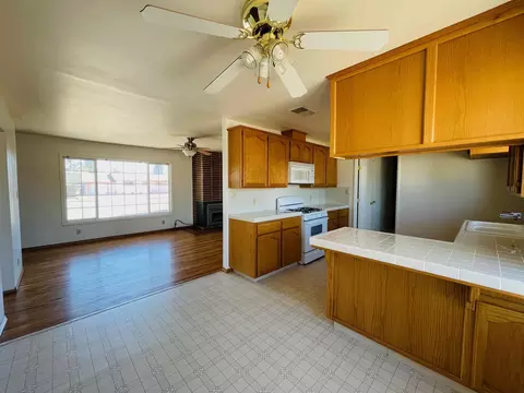 1708 E Cheryl Ln, Tulare, CA 93274 photo 4