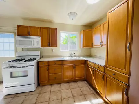 1708 E Cheryl Ln, Tulare, CA 93274 photo 31