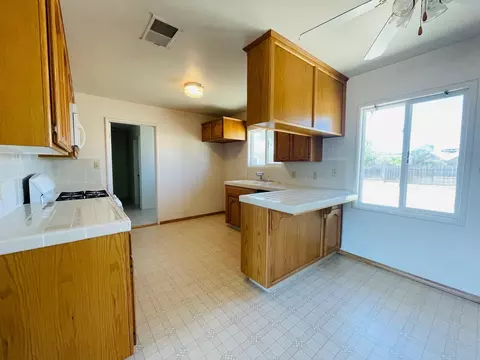 1708 E Cheryl Ln, Tulare, CA 93274 photo 9