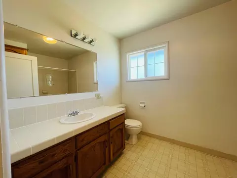 1708 E Cheryl Ln, Tulare, CA 93274 photo 12