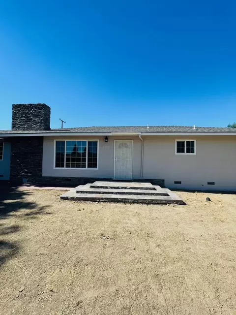 1708 E Cheryl Ln, Tulare, CA 93274 photo 3