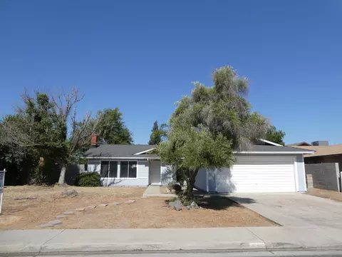 415 N Kelly Dr, Dinuba, CA 93618