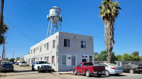 216 Compton Ave, Pixley, CA 93256