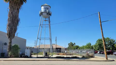 216 Compton Ave, Pixley, CA 93256 photo 3