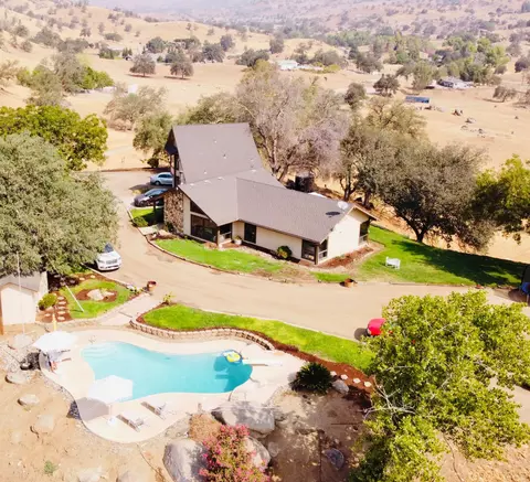 31942 Oak Hill Ln, Springville, CA 93265