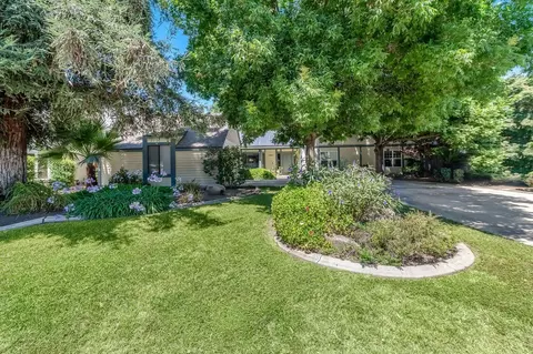 1027 N Bollinger St, Visalia, CA 93291