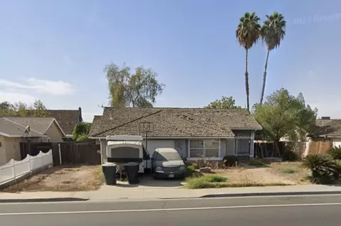 2558 N Douty St, Hanford, CA 93230