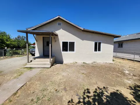 359 S Wallace St, Porterville, CA 93257