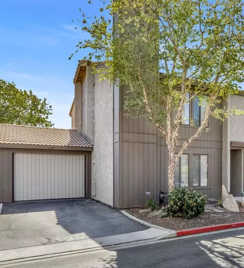 895 Greenfield Ave, Hanford, CA 93230