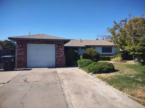 4121 W Dorothea Ave, Visalia, CA 93277