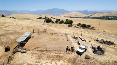 ....... Holdridge Drive, Porterville, CA 93257