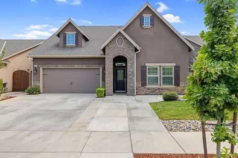 1923 W Babcock Ave, Visalia, CA 93291