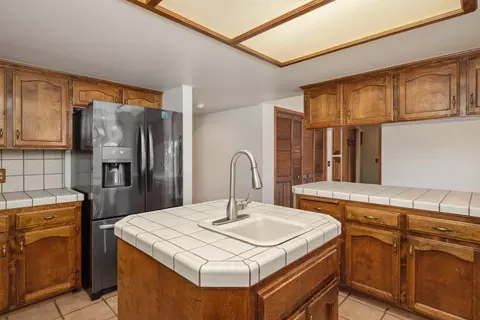 244 E Wilson Ave, Tulare, CA 93274 photo 14