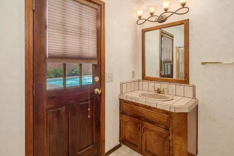 244 E Wilson Ave, Tulare, CA 93274 photo 17