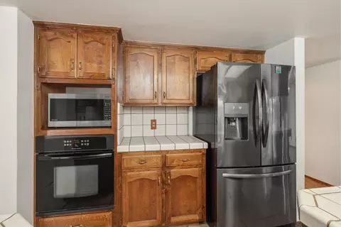 244 E Wilson Ave, Tulare, CA 93274 photo 13