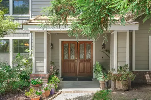 244 E Wilson Ave, Tulare, CA 93274 photo 3