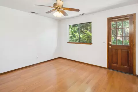 244 E Wilson Ave, Tulare, CA 93274 photo 16