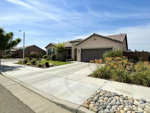951 E Mesa Ct, Visalia, CA 93292 photo 2