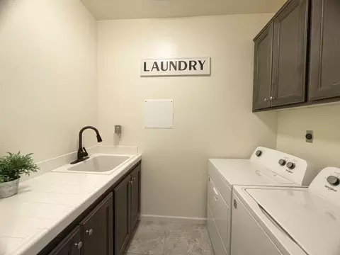 951 E Mesa Ct, Visalia, CA 93292 photo 9