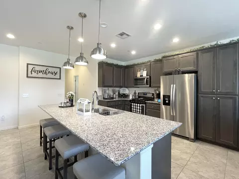 951 E Mesa Ct, Visalia, CA 93292 photo 5