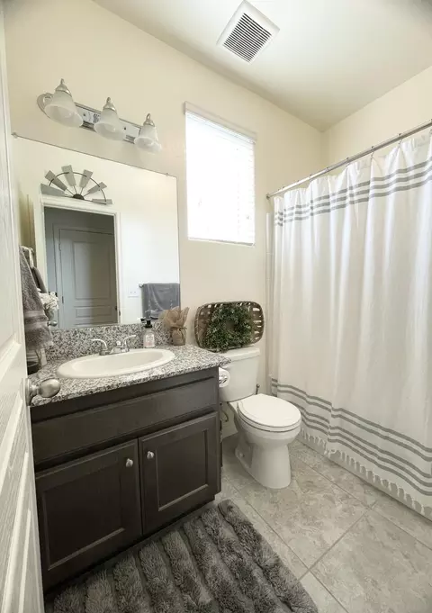 951 E Mesa Ct, Visalia, CA 93292 photo 14