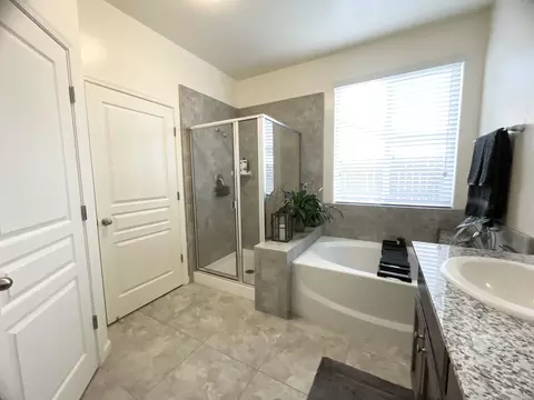 951 E Mesa Ct, Visalia, CA 93292 photo 12