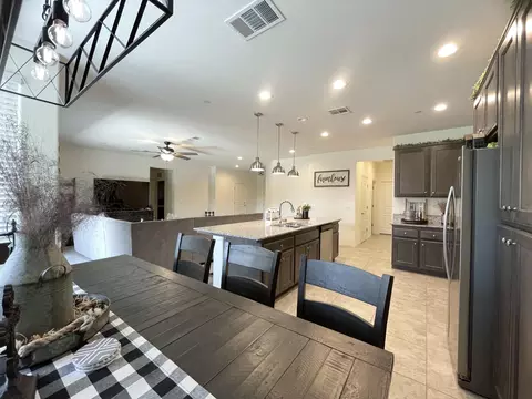 951 E Mesa Ct, Visalia, CA 93292 photo 7